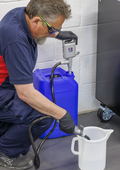 Fluid Transfer Pump with Nozzle (Battery operated - TP81)